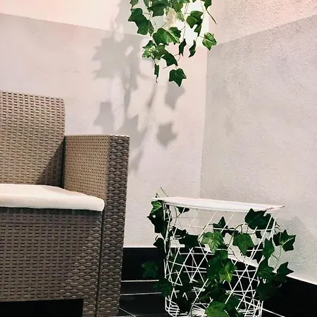 아파트 Amonia House