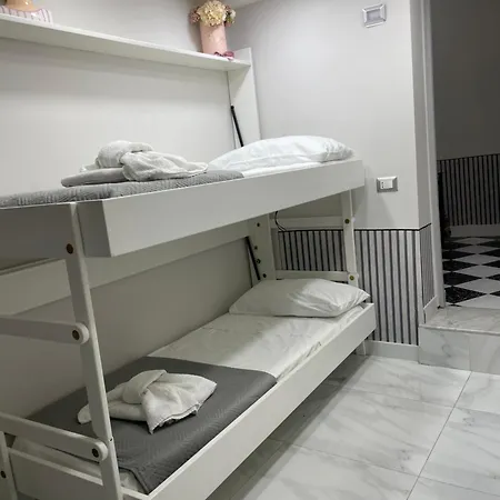 아파트 Amonia House